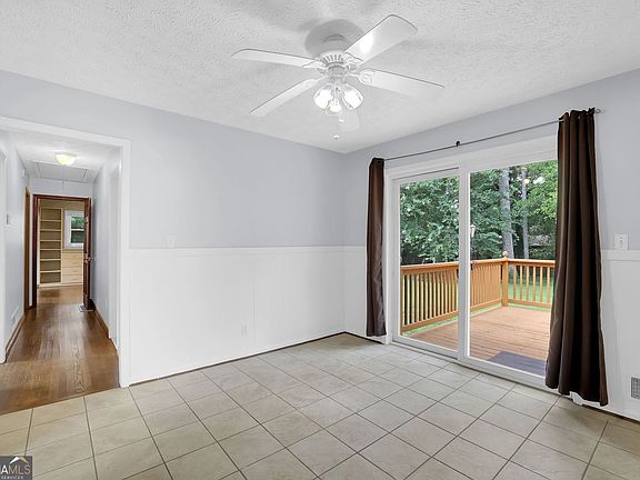 3rd image of 1563 Rockbridge Rd