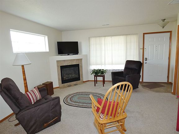 3rd image of 819 Golden Hills Dr