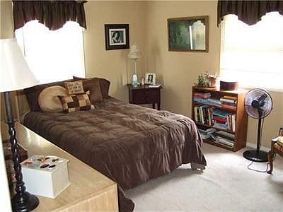 5th image of 37 Dorset Dr