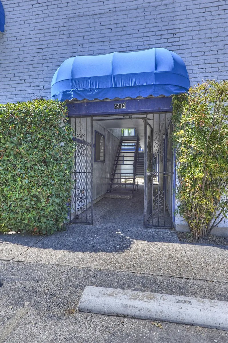 Building Photo - 4412 Avenue A #209