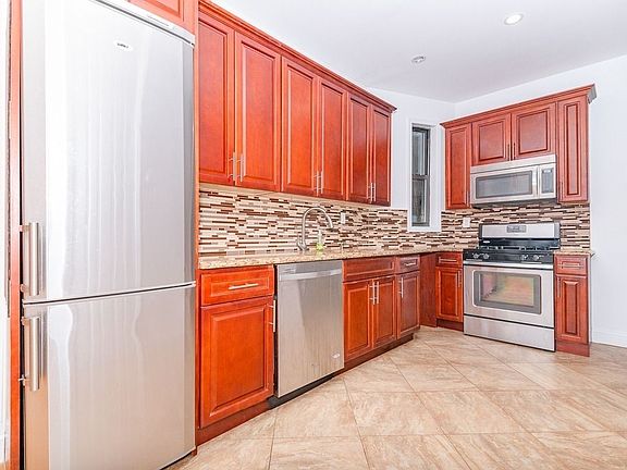 4th image of 344 Gates Ave APT 4C