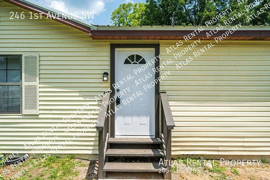 Stunning Renovated 3BR/2BA Home Move-In Ready! — Photo 3