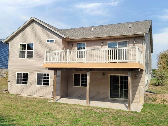 2nd image of 250 Grant Avenue Cir
