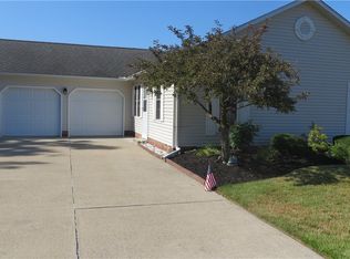8490 Bridgeport Ln, Mentor, OH 44060