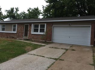 2857 Essex St, Saint Charles, MO 63301