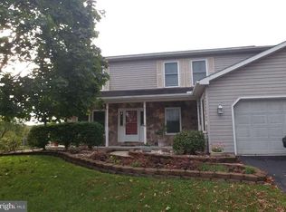 102 Fieldstone Dr, Carlisle, PA 17015