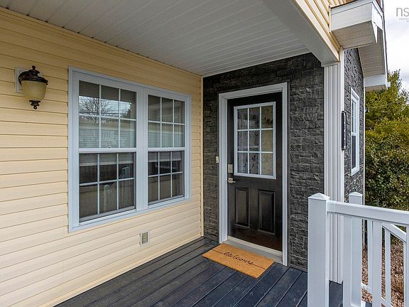 5th image of 152 B Orchard St W