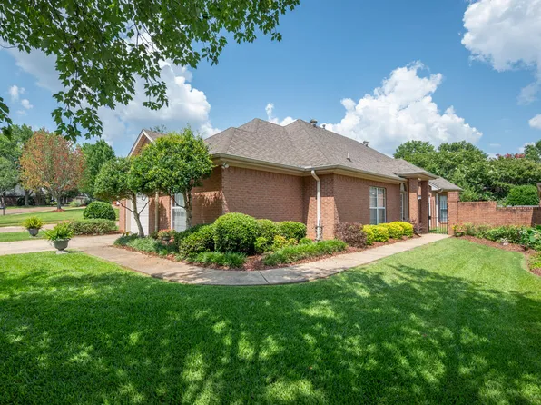 122 Dover Ct, Starkville, MS 39759