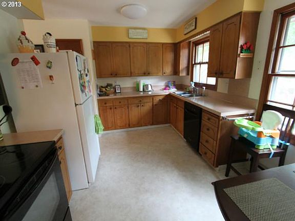 3rd image of 204 NW Overlook Dr