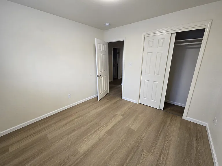 5334 Creely Ave — Photo 6