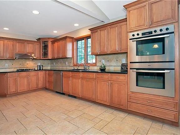 5th image of 39 Wells Ave