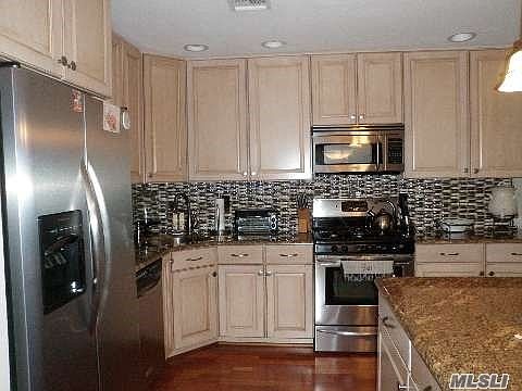 5th image of 1001 Willow Pond Dr