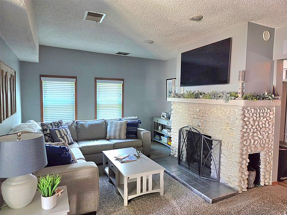 3rd image of 228 Blackstone Dr
