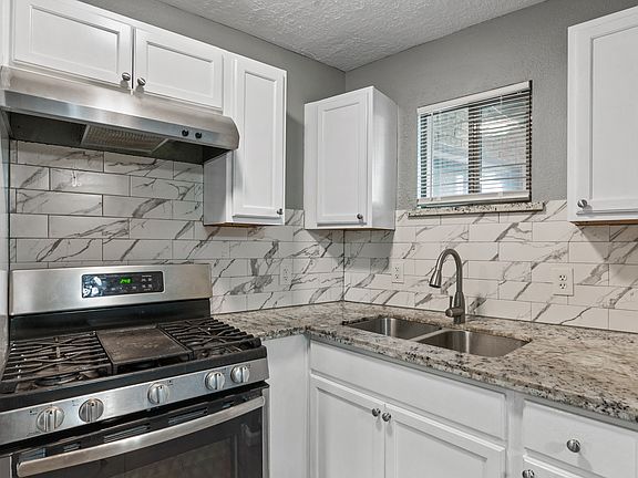 4th image of 4811 Oakland St APT 9