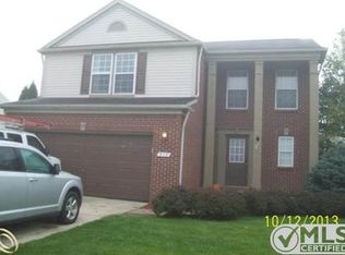 517 Deer Path Trl, Waterford, MI 48327