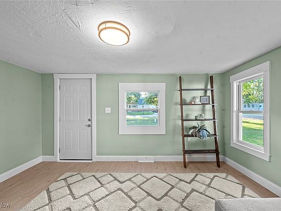 5th image of 963 Milo White Dr