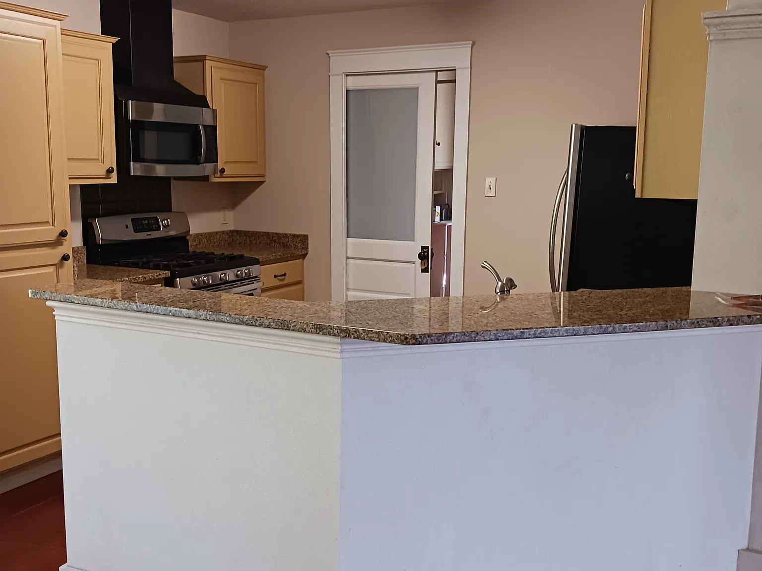 2 bed, 1700 sqft, $1,600 — Photo 2