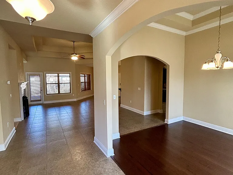 80 S Knightsbridge Ct — Photo 6