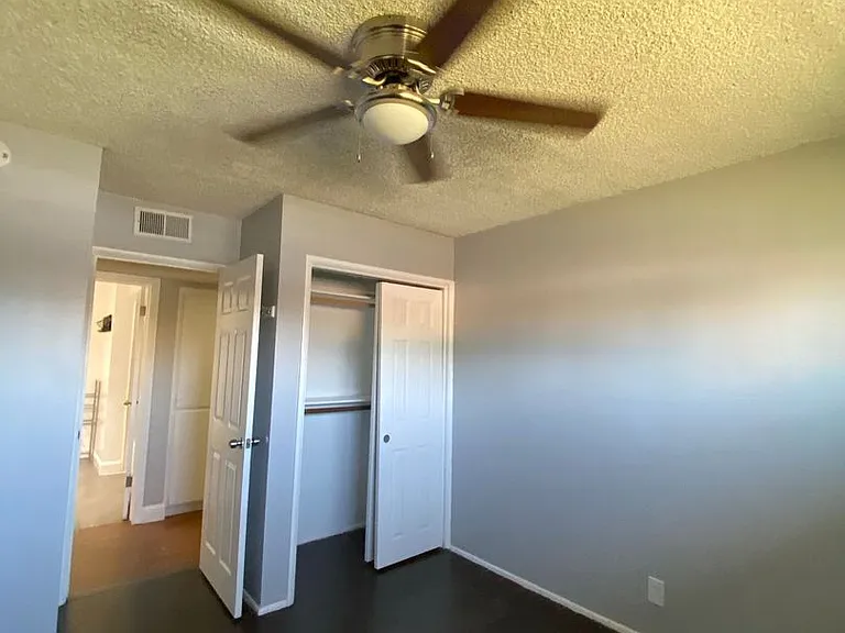 2813 Coventry Dr — Photo 4