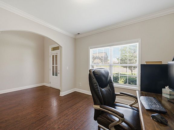 5th image of 1445 Clearwater Dr NE