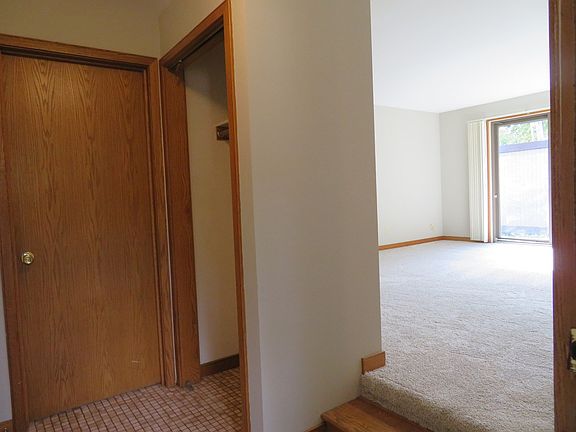 4th image of 810 Sunset Dr APT 1