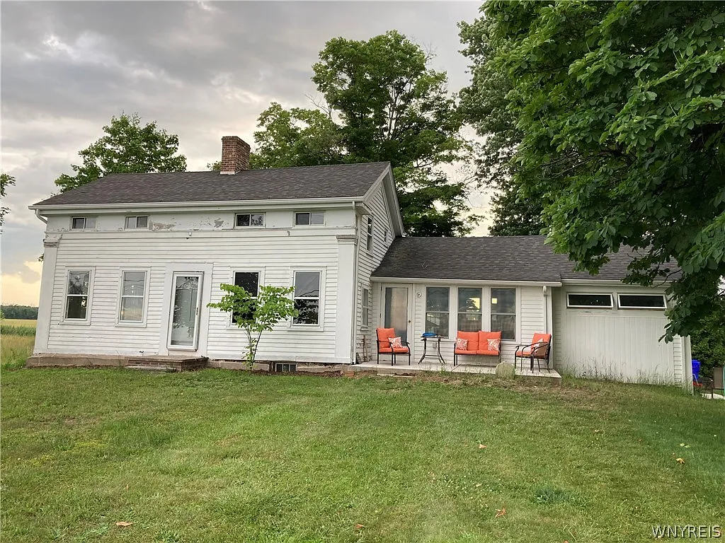 4 bed, 2.5 bath, 2934 sqft, $2,400 — Photo 1