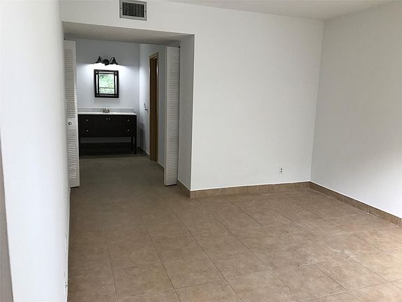 4th image of 4394 NW 9th Avenue #21-3a