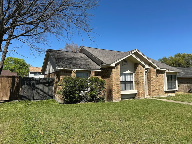7605 Cornell Dr — Photo 3