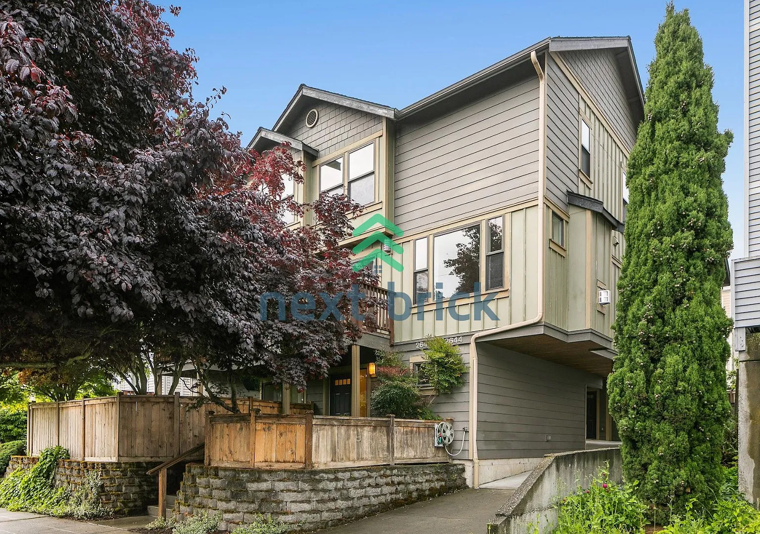 2 Beds 2 Bath Townhome For Rent — Photo 1