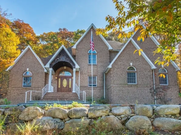 26 Stonehedge Dr, Hardyston Twp., NJ 07460