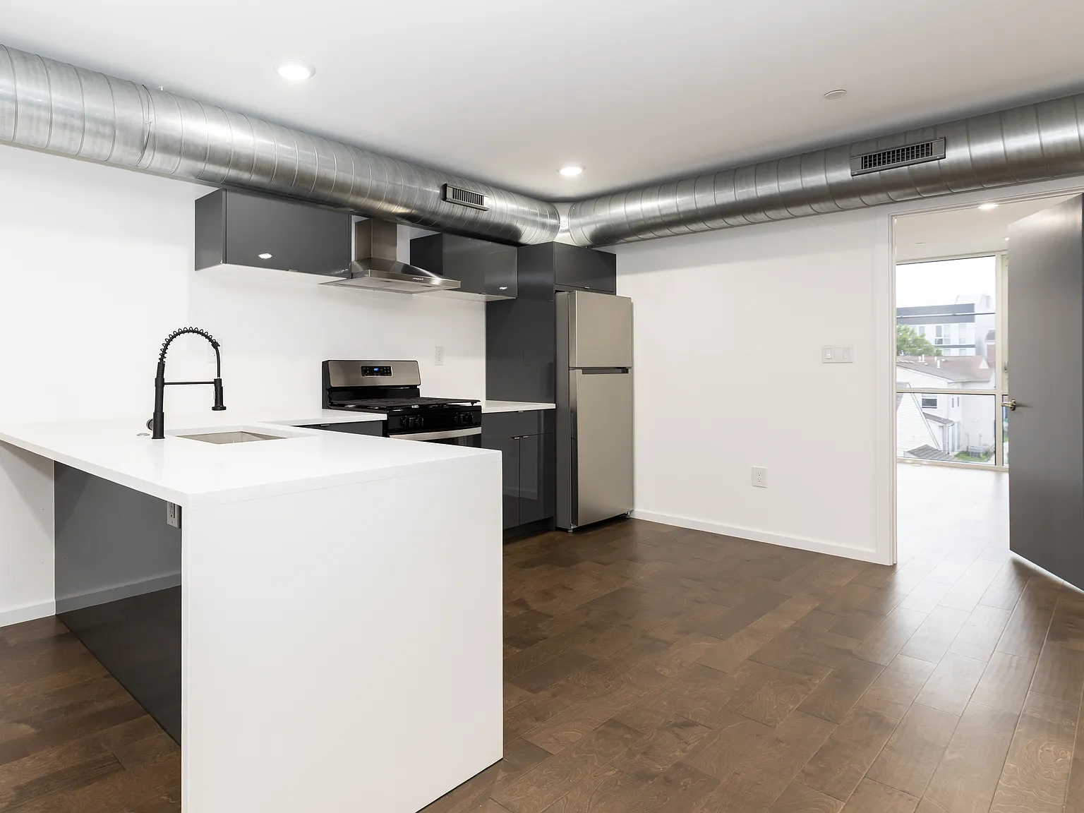 2 bed, 1200 sqft, $2,200 — Photo 3