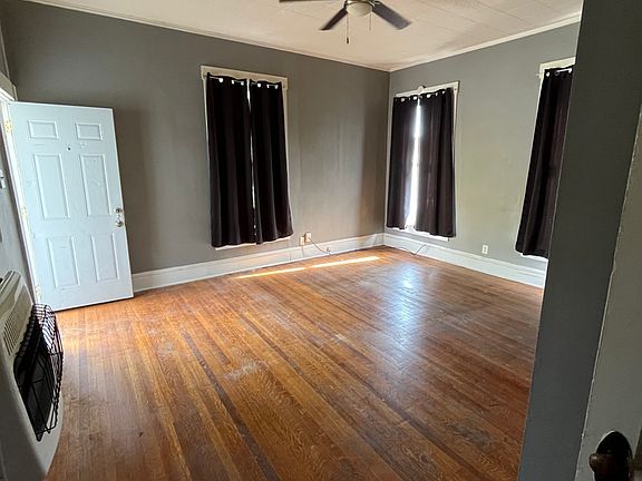 3rd image of 121 W 13th St #B-1ba-500sqft