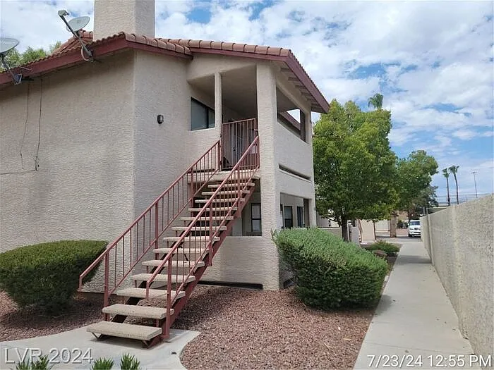 2 bed, 2.0 bath, 912 sqft, $1,195 — Photo 1