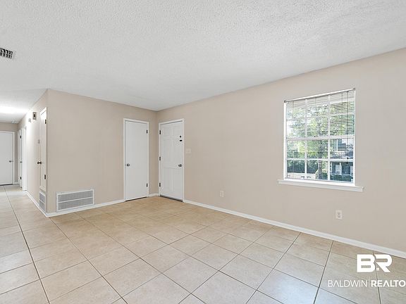 5th image of 201 Avon Cir W