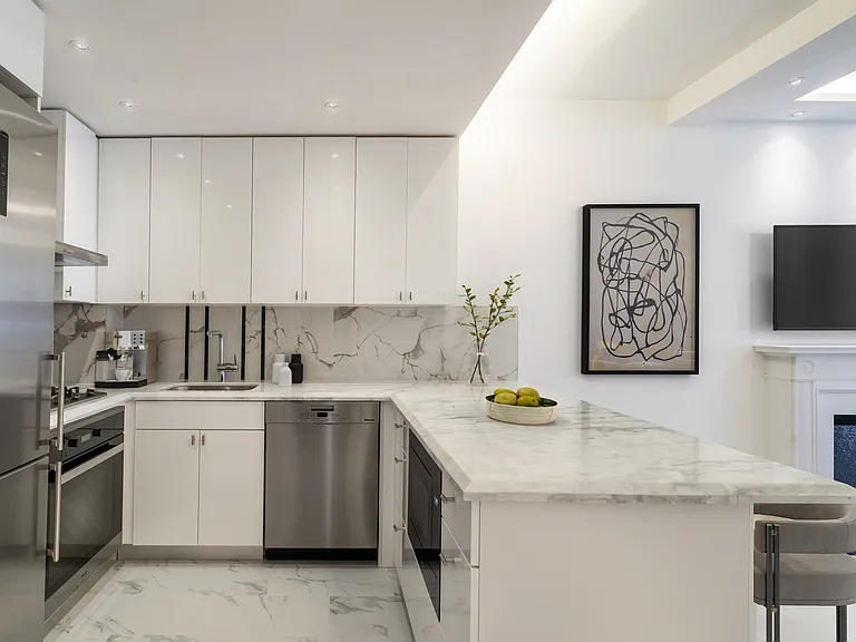 145 W 58th St #3C — Photo 6