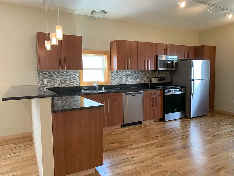 2507 S Logan Ave — Photo 3