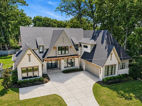 2nd image of 822 Pebblebrook Dr