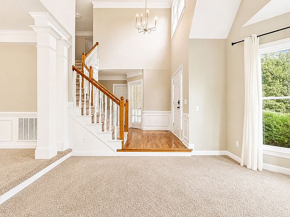 3rd image of 9015 Chimney Ridge Trl
