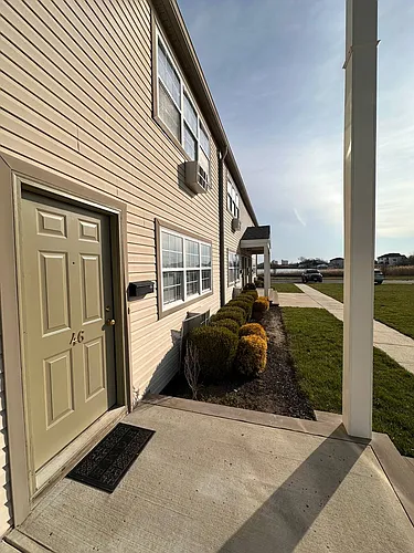 582 Patten Ave Photo 1
