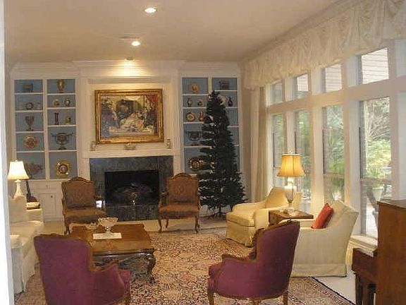 4th image of 1202 Rose Fair Dr