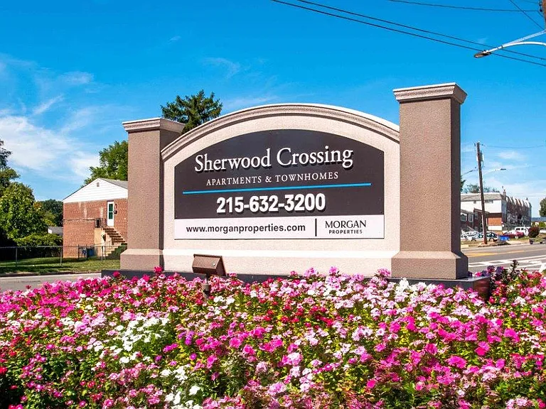 Sherwood Crossing Apartments and Townhomes — Photo 27