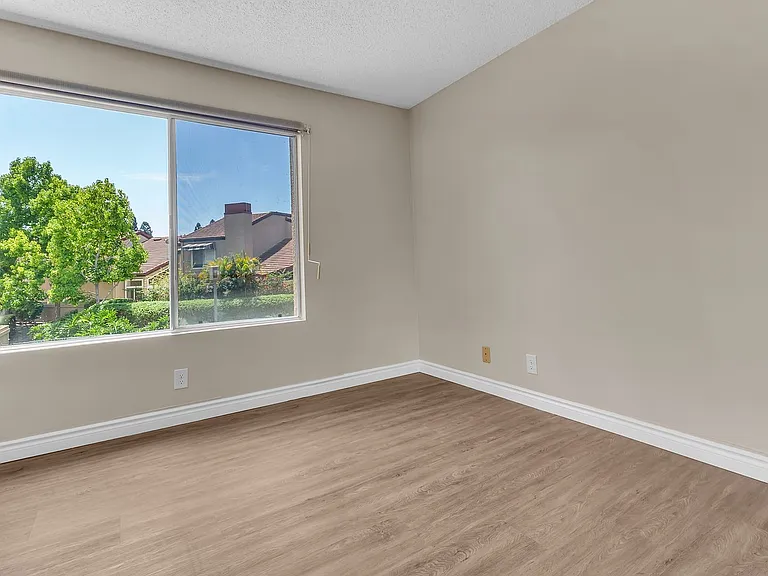 89 Stanford Ct — Photo 17