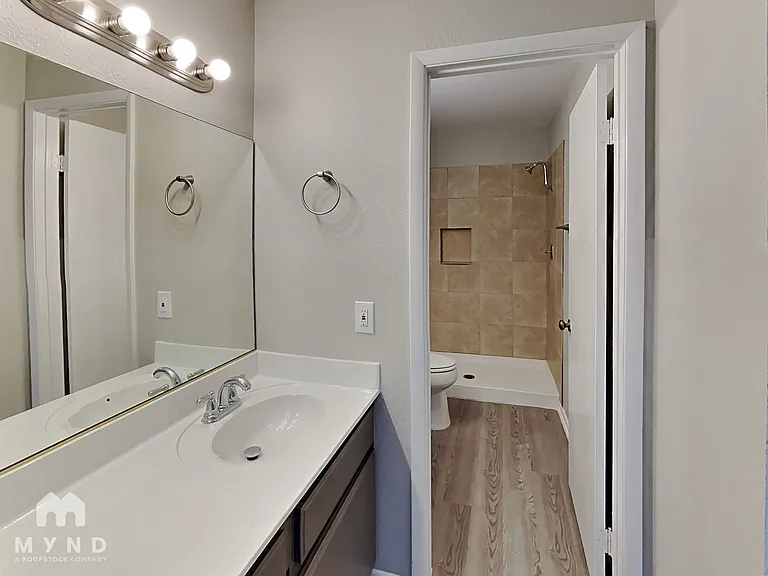 261 Queen Marie Ct — Photo 7