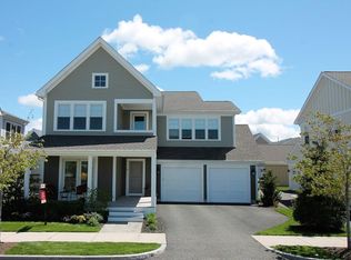 8 Stonehaven Dr, Weymouth, MA 02190