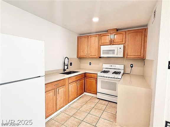 2nd image of 3209 El Morro Ave