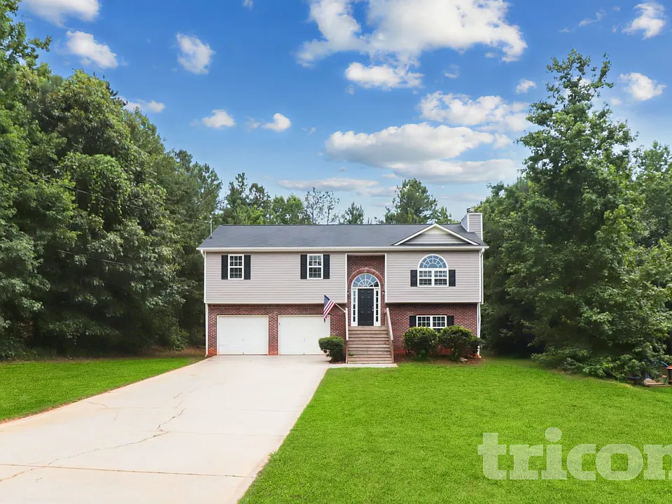 676 Eagles Nest Cir