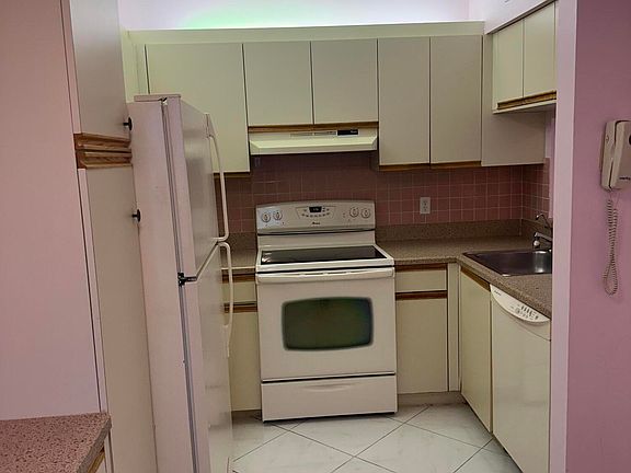 3rd image of 5451 Verona Drive #G