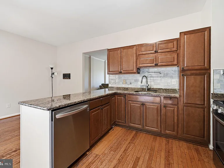 7676 Helmsdale Pl — Photo 12