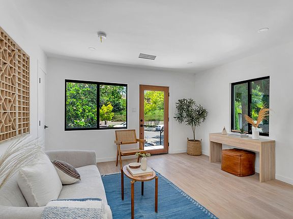 5th image of 4112 Prospect Ave