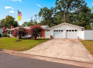 911 W Redwood Rd, Sterling, VA 20164